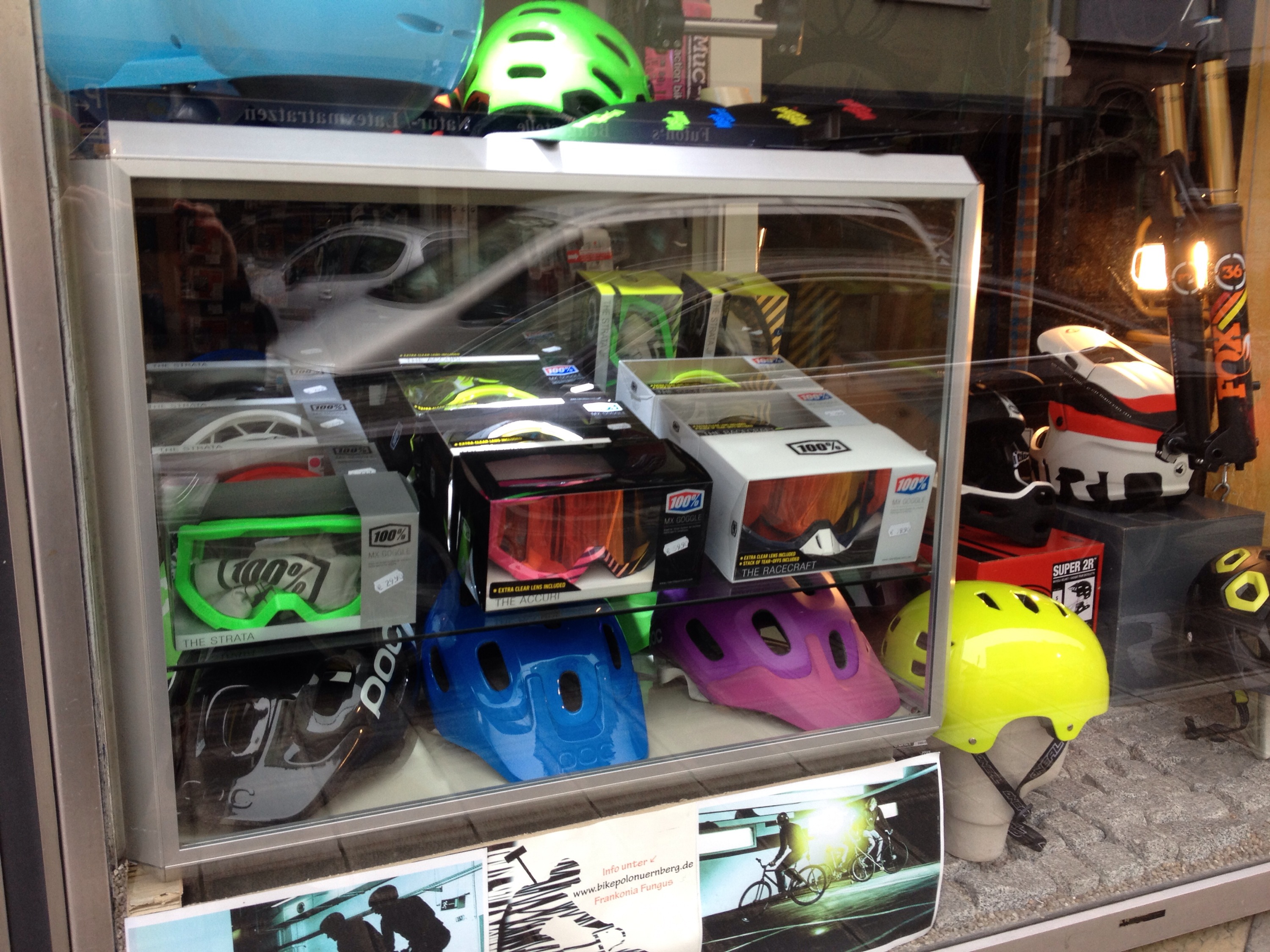 100% Goggles / Brillen: Strata Youth, Strata, Accuri und Racecraft