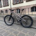 Das Titan Hardtail „The Honeymaker“. Mullet Bikes zu Besuch.